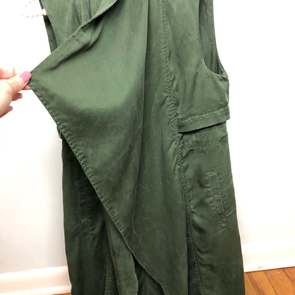 Vest - Picture 2 of 7